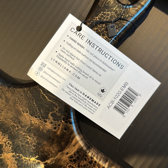 Large Acacia Cheese Board - LYNN & LIANA DESIGNS - Picture 4 of 6